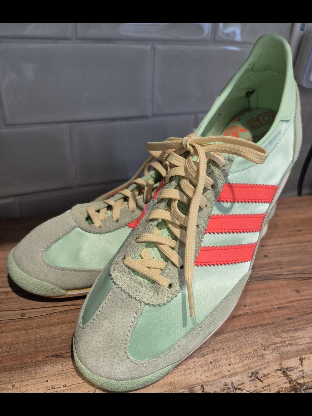 Adidas Men’s Mint Green & Coral Retro Runner 6.5